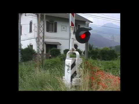 Passaggio a livello TD96 railroad crossing Condove Spoorwegovergang treni in transito