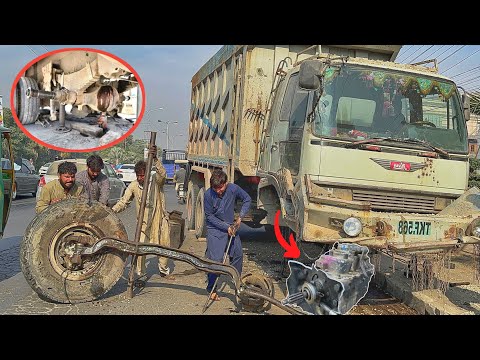 Due to Fog and Overload,The Truck got Stuck On the footpath || We repaired the truck in Cold Weather