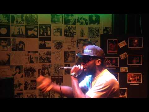 Tullo Vs. BlackSon sfida freestyle