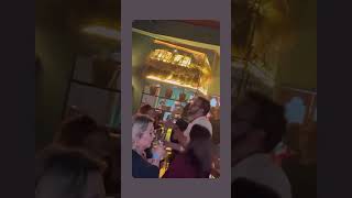Vídeo real tocando no Restaurante Fettuccine