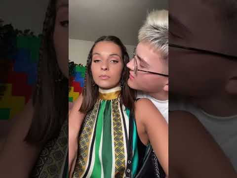 Blandine ARRACHE l'oreille de JEANFILS!