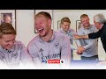 Odegaard and Ramsdale attempt magic tricks! 🪄😮