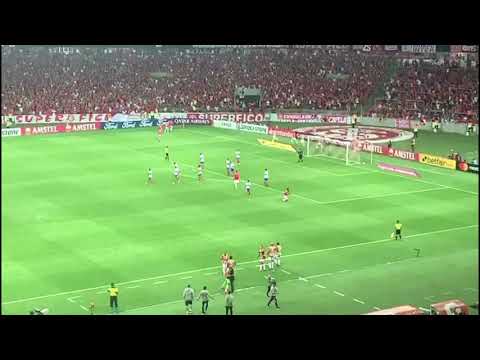 "Inter x Universidad Católica: apoio da torcida colorada no Beira-Rio" Barra: Guarda Popular &bull; Club: Internacional