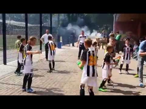 Borner 2003er Meisterfeier nach dem Spiel gegen SGH 3