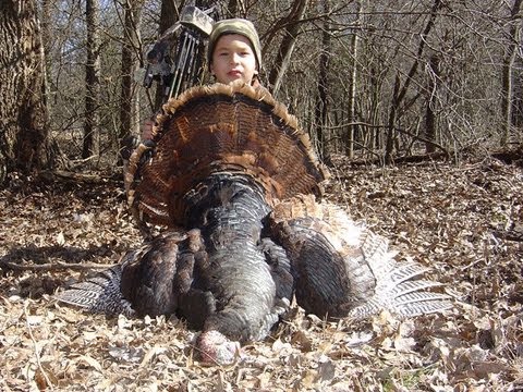 6 yr old Bow hunting Turkey ARROW IMPACT where to...