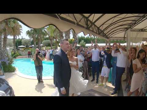 Arrivo degli Sposi al Ristorante con accoglienza Musicale Esterna - Matrimonio Travolgente -