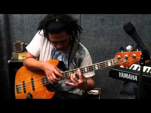 Vian GizmoINA Basses Solo Tap !!