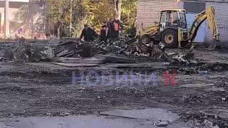 В Николаеве вместе с гаражами снесли и деревья: участок в центре расчищают ускоренными темпами (видео)