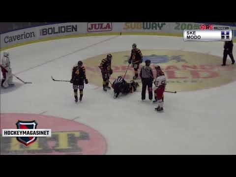 Här tacklas 16-åringen medvetslös