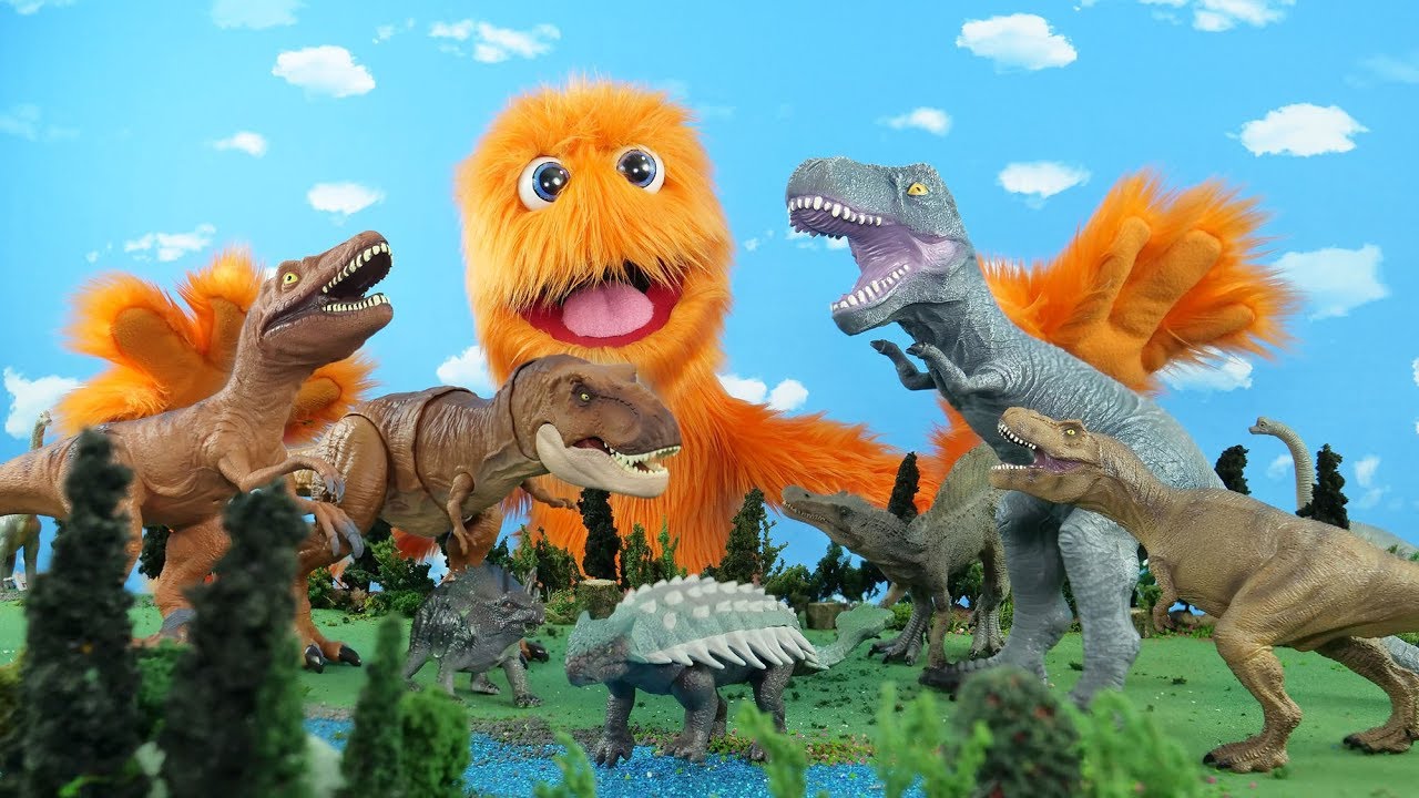 Fuzzy dreams about his raptor dinosaur fingerlings toys collectibles action figures unboxing! 🌋