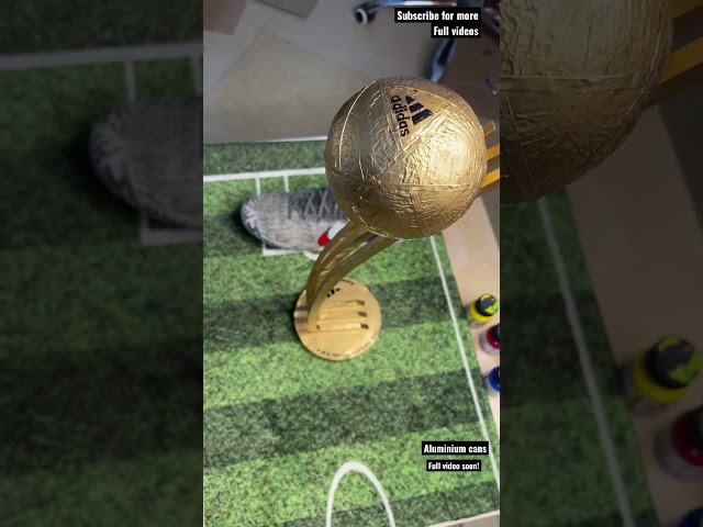 Vídeo relacionado con SUSANMAISON Golden Ballon - Trofeo de premio del campeonato de fútbol, réplica de jugador personalizable, regalo de cumpleaños coleccionable (25 cm)