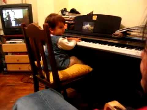 Marta Jovičić svira klavir 18. avgusta 2006