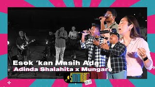 Download lagu Adinda Shalahita x Mungare - Esok ‘kan Masih Ada [Live at Soundtastic] mp3
