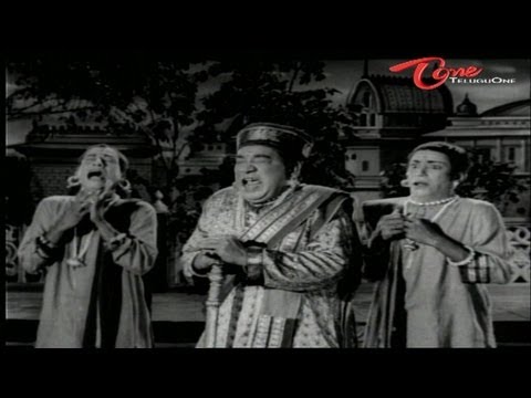 Hilarious Scene | Relangi Scared Of Seeing Lion - NavvulaTV