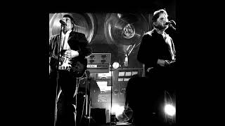 Twisting (Live) - They Might Be Giants