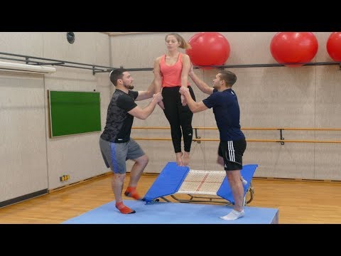 Stütz-/Tragehilfe beim Sprung vom Minitrampolin (5)