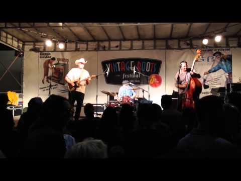 Deke Dickerson & the Ecco-fonics at Vintage Roots Festival // Nightmare of a Woman