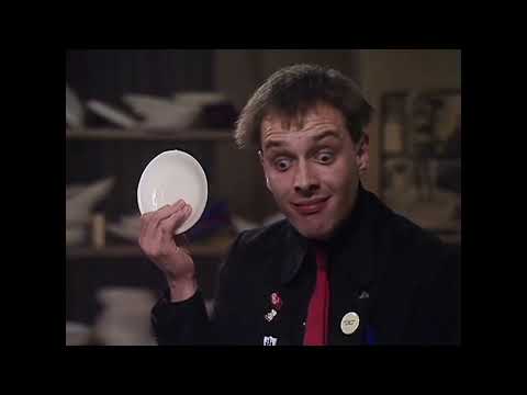 The Young Ones S01E01 - Demolition:  Rick is no saucer!