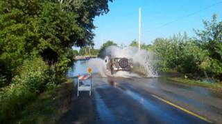 preview picture of video 'Humvee driving through flooded Bishop road'