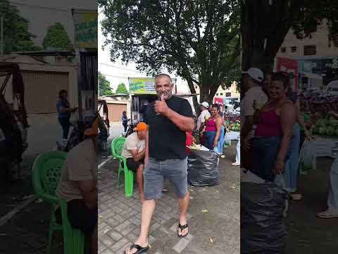 Renilson ao vivo na feira livre de Taiobeiras-MG.
