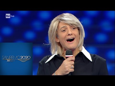 Fiorello apre la seconda puntata del festival come Maria de Filippi