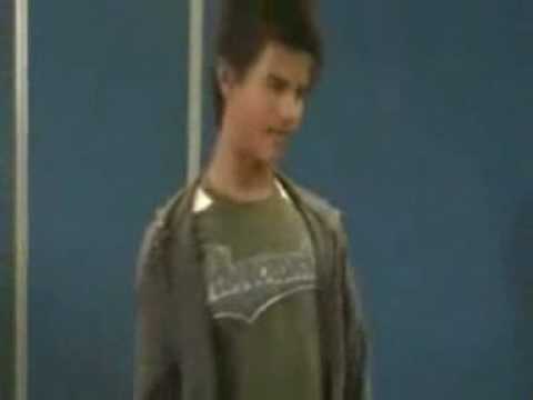 Taylor Lautner Acting Gay LOL