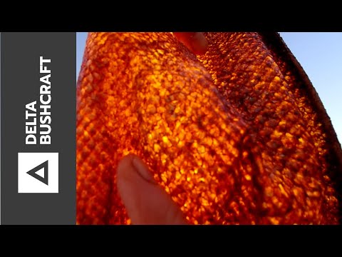 Bushcraft Skills: How to Bark Tan Salmon Skins/ Wie man Fischhäute gerbt