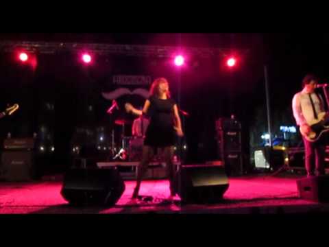 Suzy & los Quattro- Lipstick To Japan live @ Platja d'Aro (16-8-13)