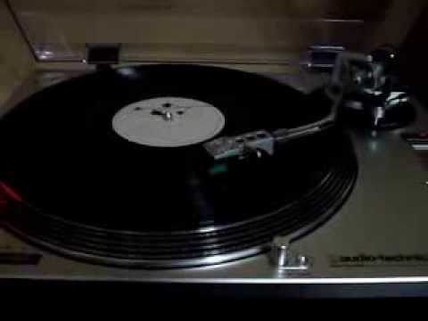 download lagu mp3 mp4 Juana Molina Tres Cosas 2004, download mp3 Juana Molina Tres Cosas 2004 free downloadn, video klip Juana Molina Tres Cosas 2004