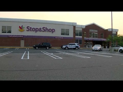 Employee stabbed in Hyde Park grocery store