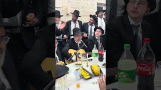 לך אזבח זבח תודה - ר' הלל פלאי שר יחד עם ראשי ורבני דרשו בסוכתו של נשיא דרשו הגר"ד הופשטטר