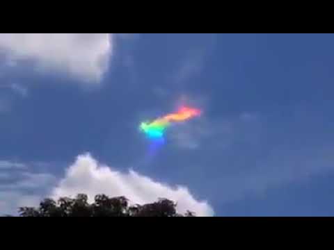 Riprende una nuvola che si muove velocissima! Davvero strano!