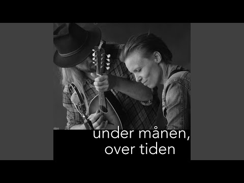 Under månen, over tiden