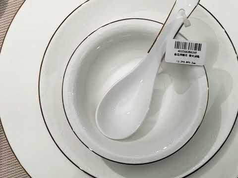 Serviço de jantar JQY em porcelana de alta temperatura com borda dourada.