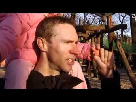 Video Archiv FOCUS.de | Knut ist tot: Eisbär trieb leblos im Wasser ( Polarbear Knut is dead)