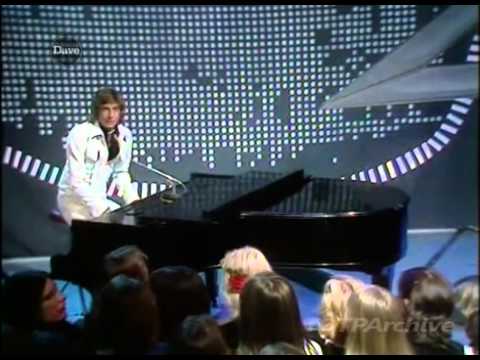 Barry Manilow - Trying To Get The Feeling (Live @TOTP in May 1976)