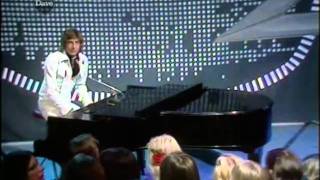 Barry Manilow - Trying To Get The Feeling (Live @TOTP in May 1976)