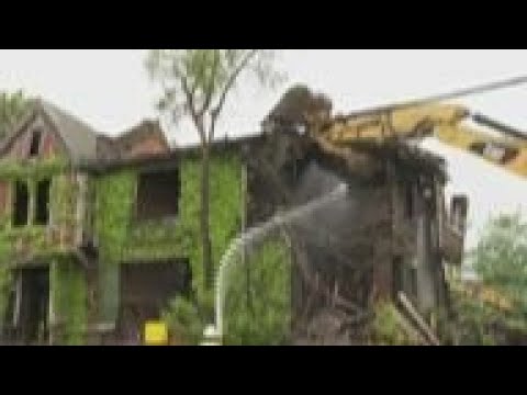 Detroit razes big eyesores, looks to redevelopment