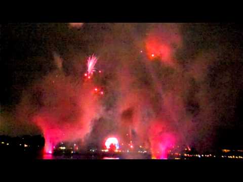 IllumiNations: Reflections of Earth with Holiday Tag | Featuring Walter Cronkite | EPCOT 2010