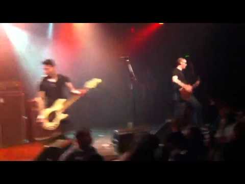 Videoclip de Middlename (Live) — MxPx