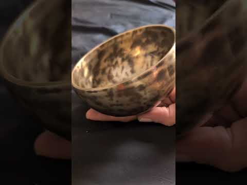 [A198] New Jambati singing bowl, ⌀12.5cm / 480g, 🔽 A#4 +33c (475 Hz), 🔼 E6 +18c (1331 Hz) — VAYU sounds