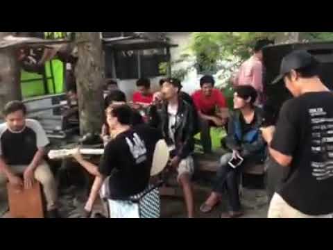 Food Not Boms KOLEKTIF OI Cirebon