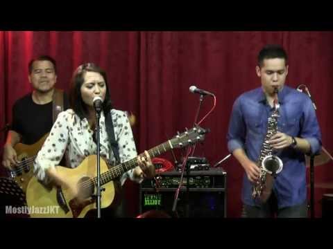 Lala Karmela ft. Dennis Junio @ Mostly Jazz 01/05/13 [HD]