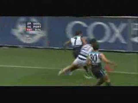 2007 AFL Grand Final - Brad Ottens chases down Pettigrew