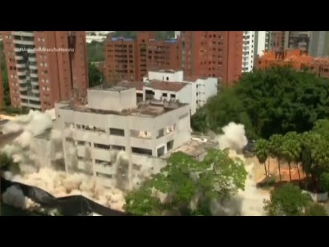 Colombia, demolito il fortino di Pablo Escobar a Medellin