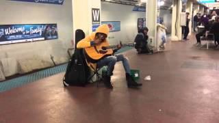 Subway performer stuns crowd with Fleetwood Mac&#39;s &quot;Landslide&quot;- Chicago, Il- Blue Line, Washington S