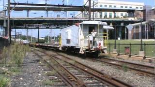 preview picture of video 'Conrail N-21 Bay Window Caboose on NS H3A at Norristown, PA'