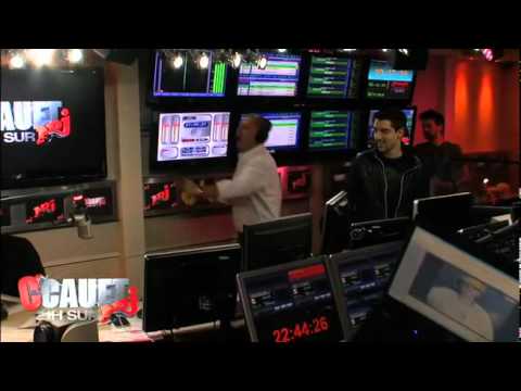 Bataille de bananes dans le studio chez cauet sur NRJ