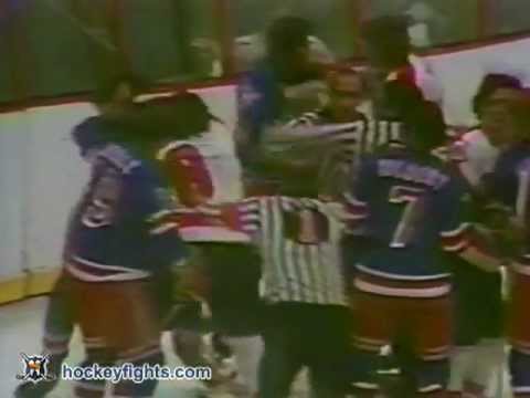 Dale Rolfe vs Dave Schultz