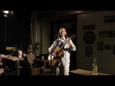 Tomberlin - idkwntht (Live @ Brewpub De Kromme Haring, Utrecht on April 21, 2022)